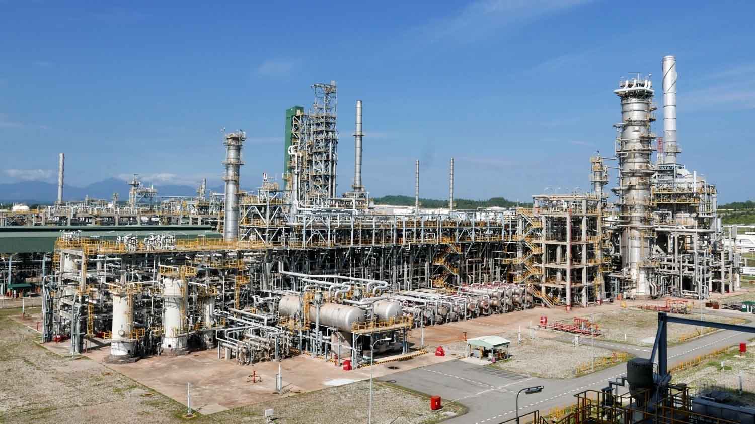Vietnam's petrol giant PVN proposes $18bn oil refinery project