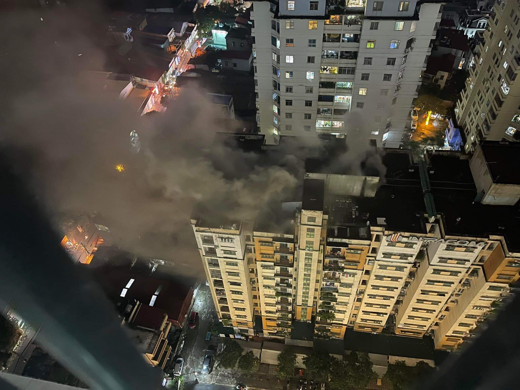 15 saved from apartment fire in Hanoi