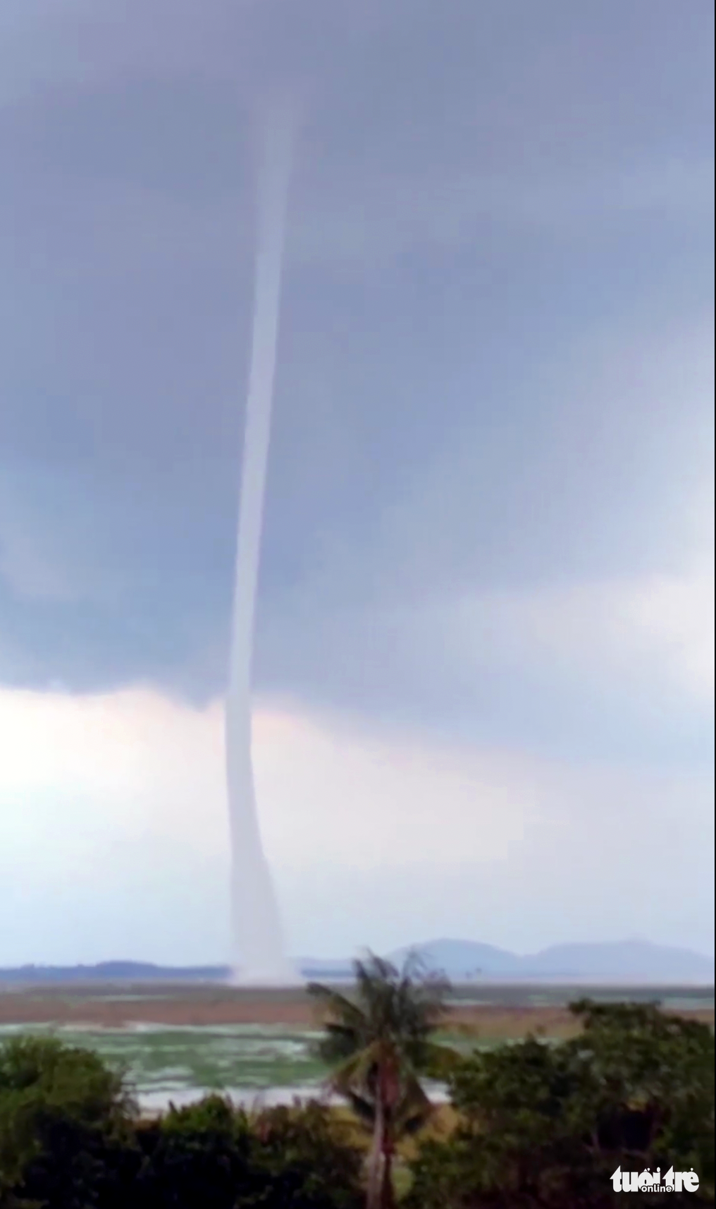 Waterspout sweeps through Tri An Lake in southern Vietnam