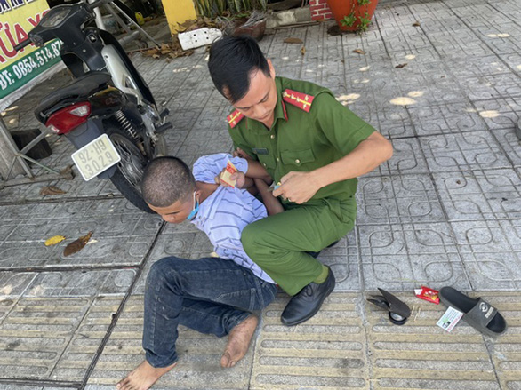 Young man arrested for stealing motorbike from police officer in Vietnam