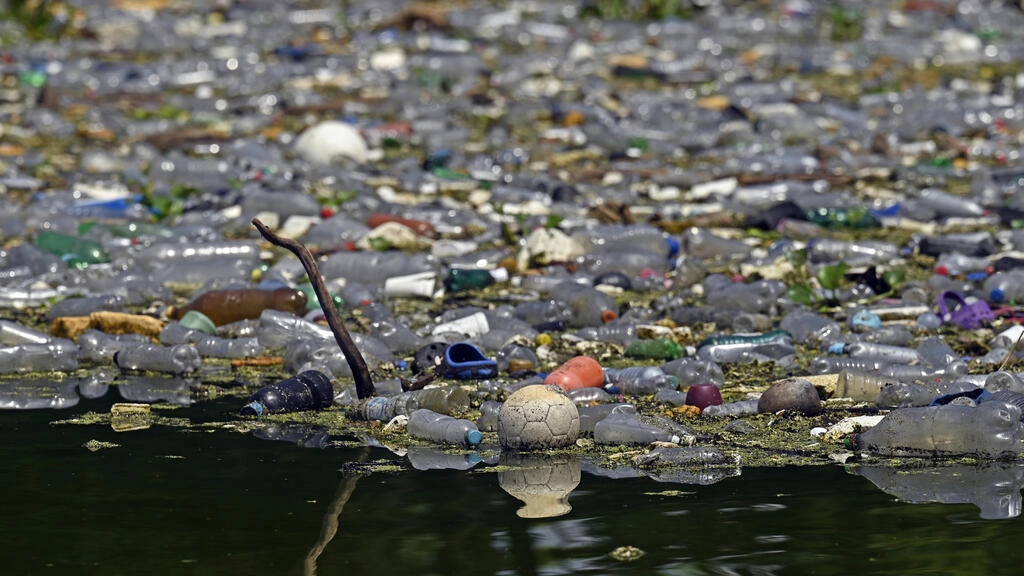 Plastic garbage covers Central American rivers, lakes and beaches