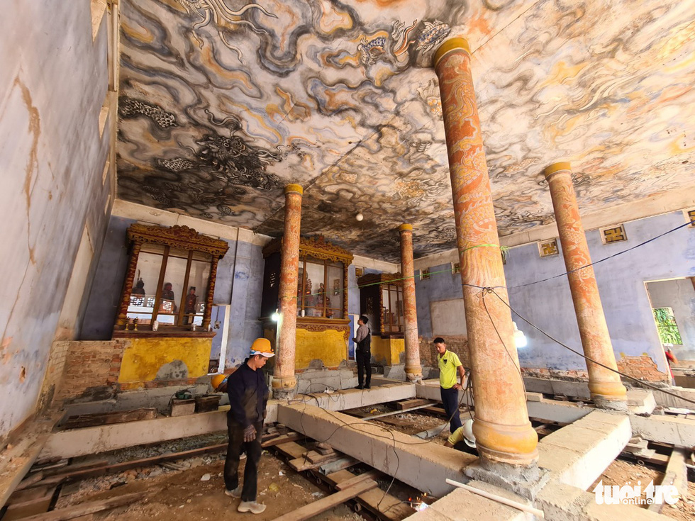 1,000-metric-ton main hall of pagoda in central Vietnam relocated