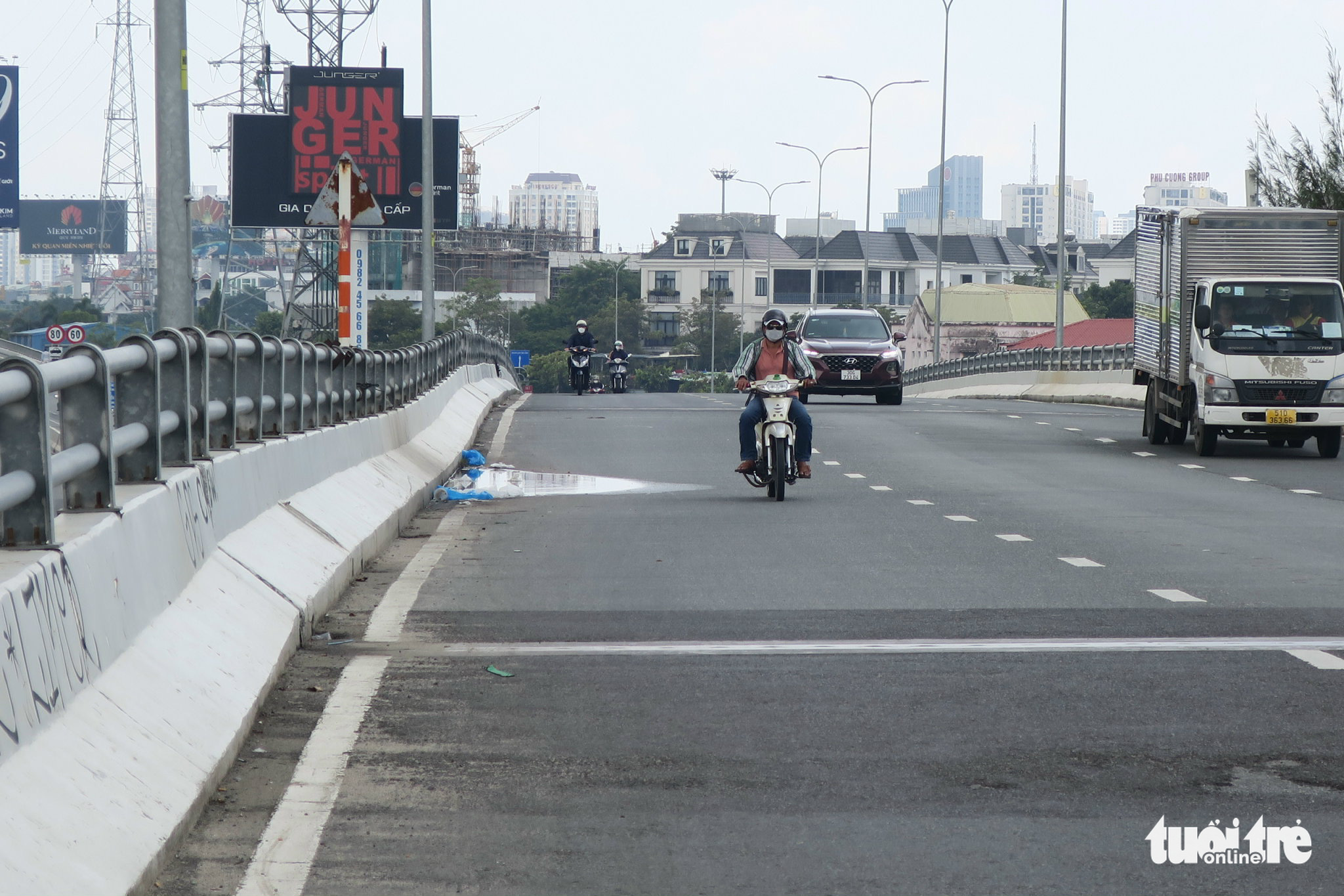 Sewer construction breaks main span cable of overpass in Ho Chi Minh City