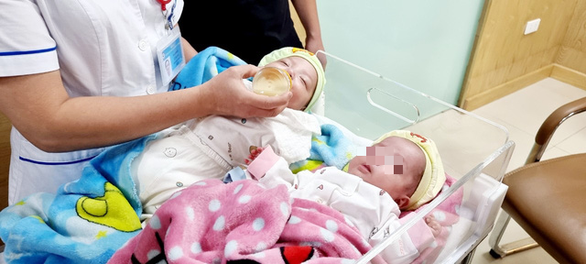 Vietnam doctors save twin infants following preterm birth at week 25