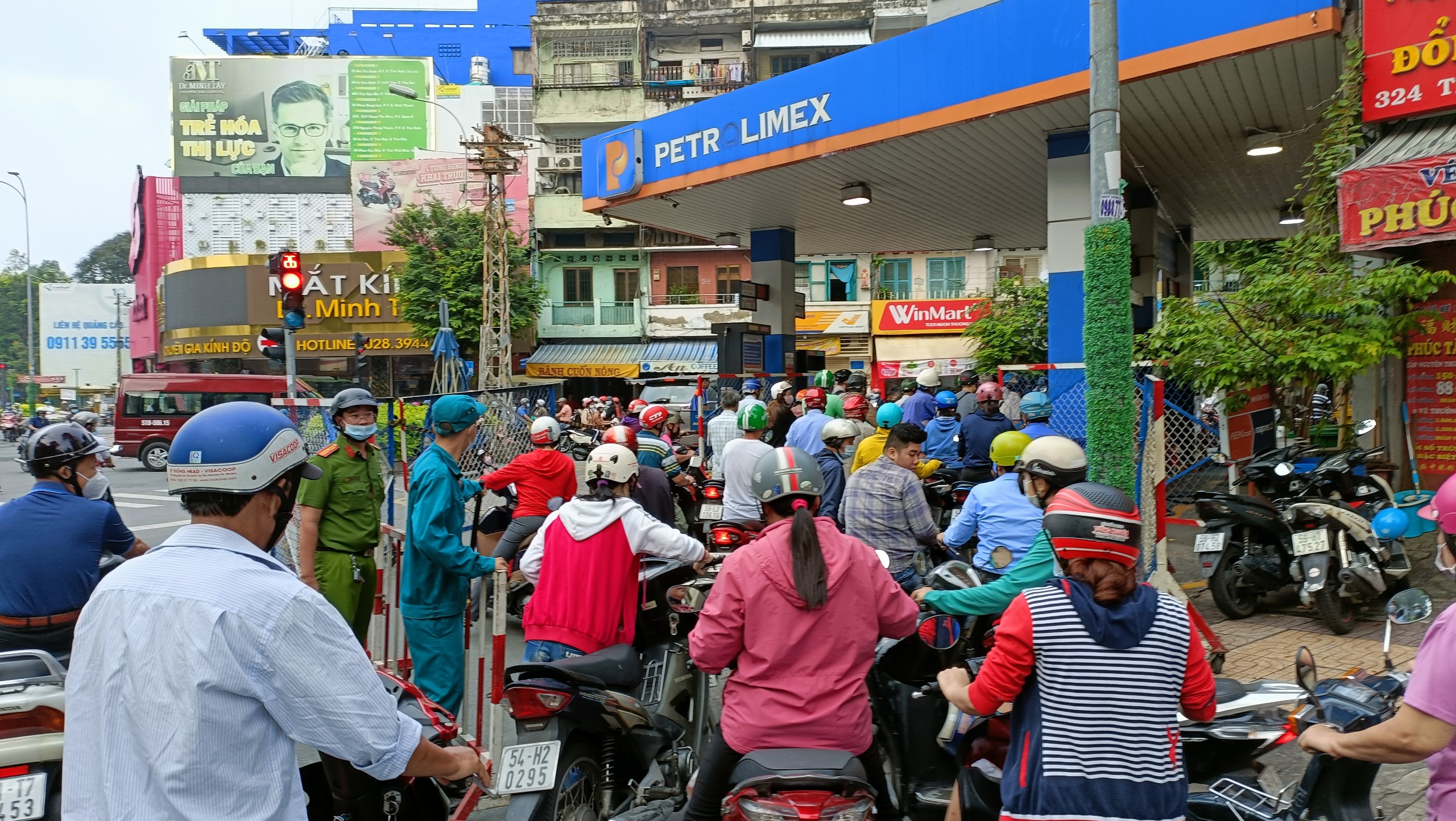 121 gas stations in Ho Chi Minh City face supply shortfall