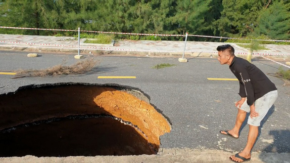Giant sinkhole appears in north-central Vietnam neighborhood