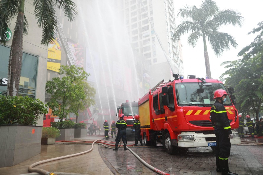 Vietnam public security ministry considers using drones for firefighting at high-rises