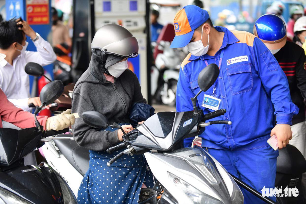 Nearly 20% of Ho Chi Minh City fuel stations face short supply
