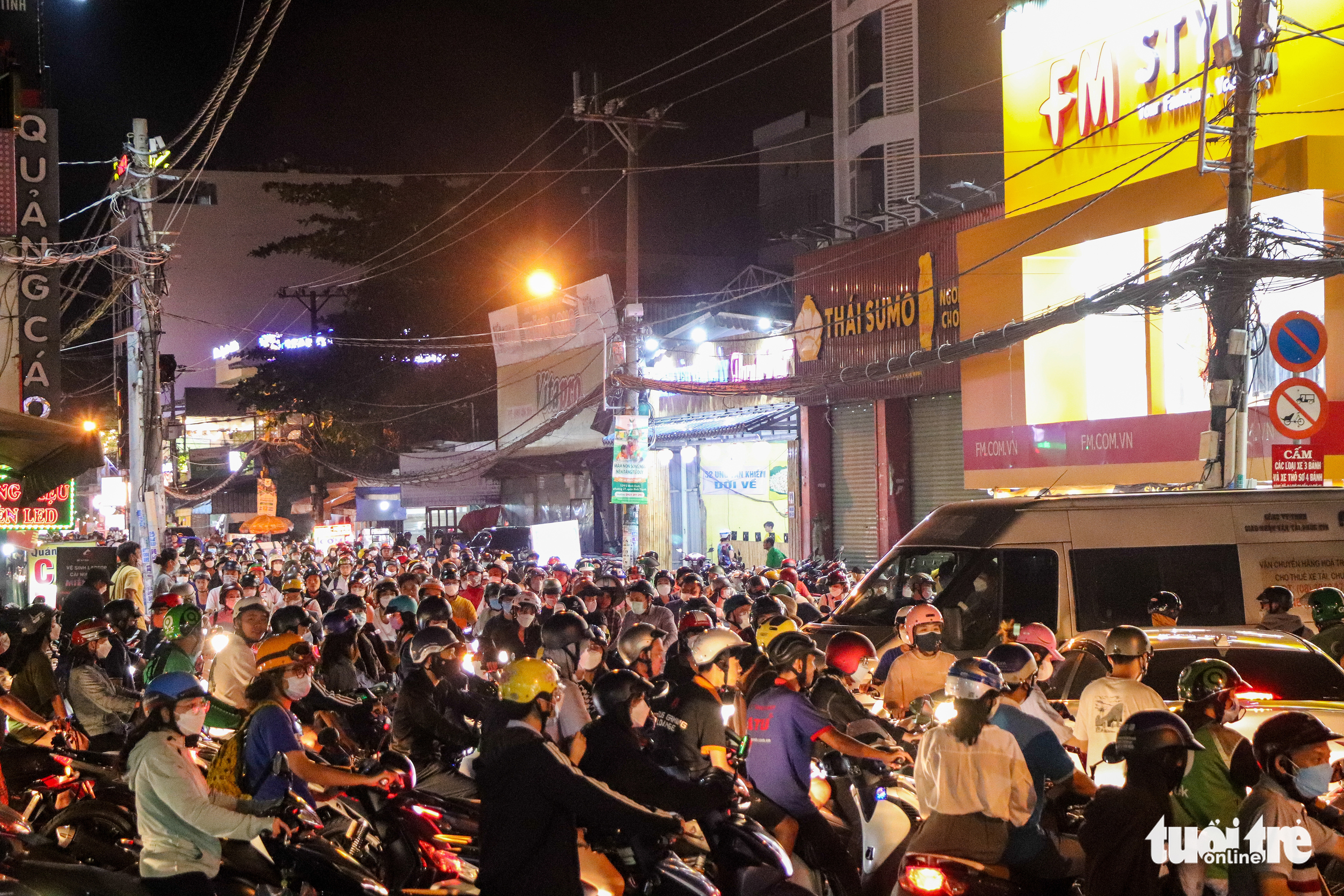 Faulty traffic light causes massive congestion in Ho Chi Minh City