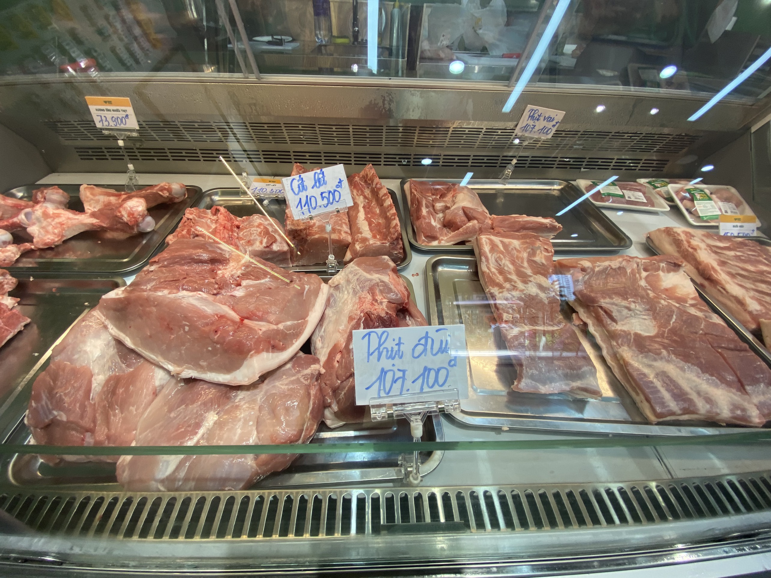 Vietnam imports less pork in January-October