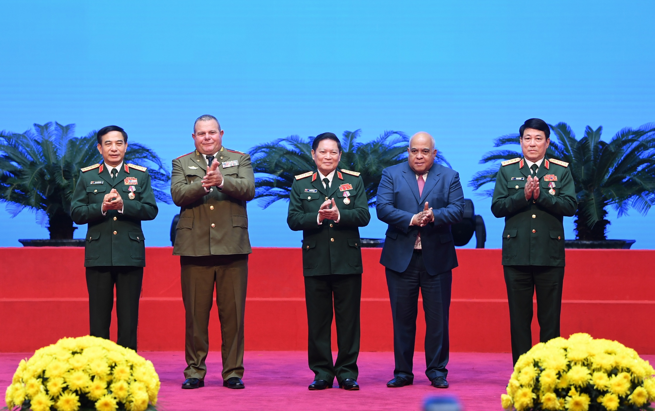 Vietnamese military generals awarded Cuban Order of Playa Girón