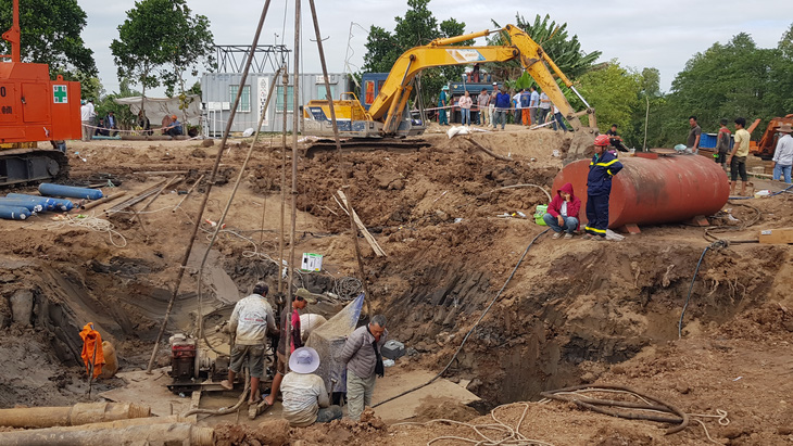 Vietnam boy trapped in hollow concrete pillar for 4 days declared dead
