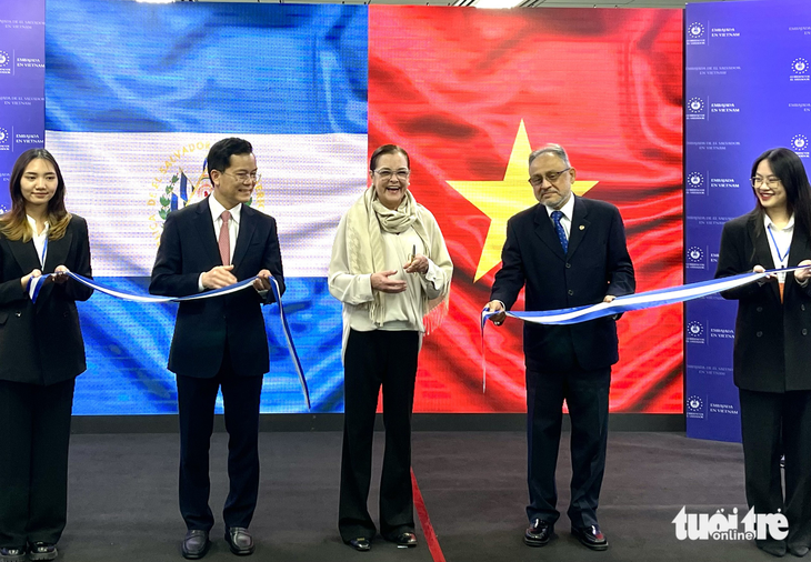 El Salvador opens embassy in Vietnam