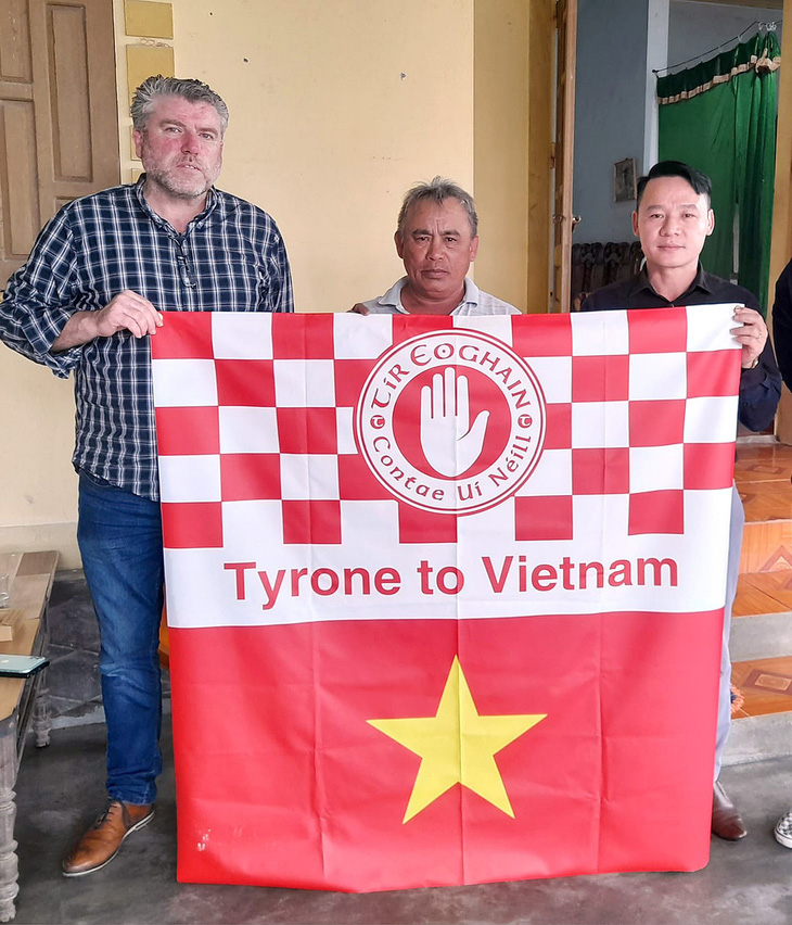 UK truck driver offers comfort to families of Vietnamese victims of Essex lorry tragedy