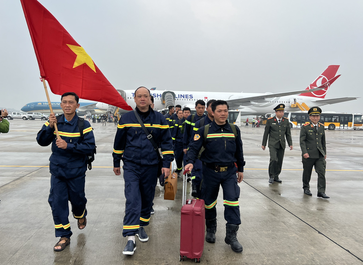 24 Vietnamese rescuers return home after completing mission in Turkey
