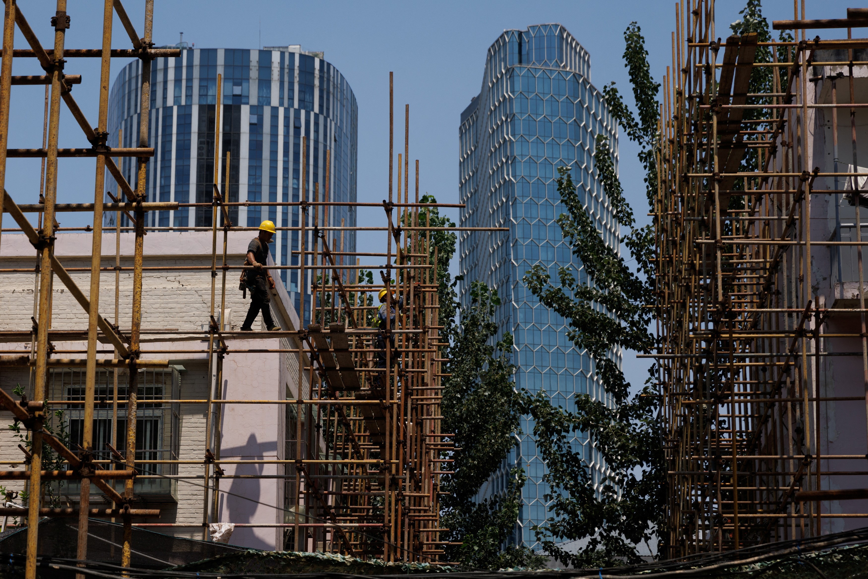 China to guard against risks in property market: Premier Li