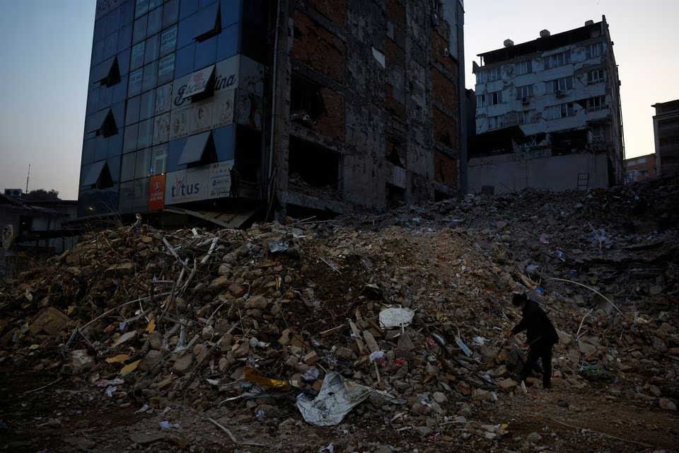 Turkey earthquake survivors search rubble for their gold savings