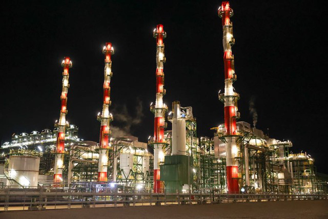 Petrochemical complex in southern Vietnam on verge of lagging behind schedule