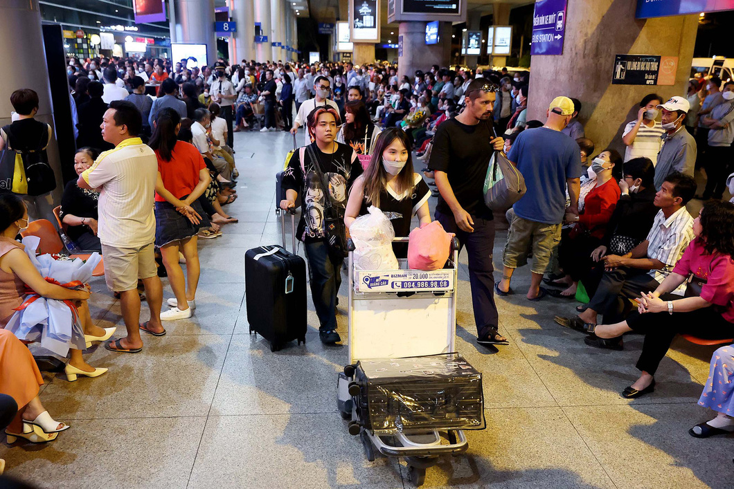 Infrastructure, services at Ho Chi Minh City airport in urgent need of improvement