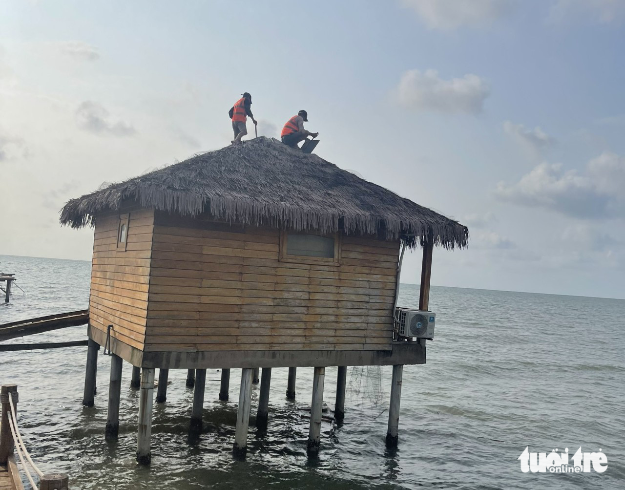 Vietnam’s Phu Quoc dismantles 6 illegal bungalows in marine protection area