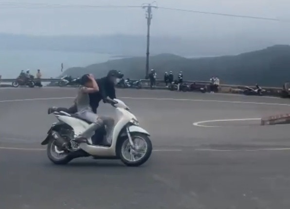 Vietnamese couple cited for performing scooter stunts on mountain pass