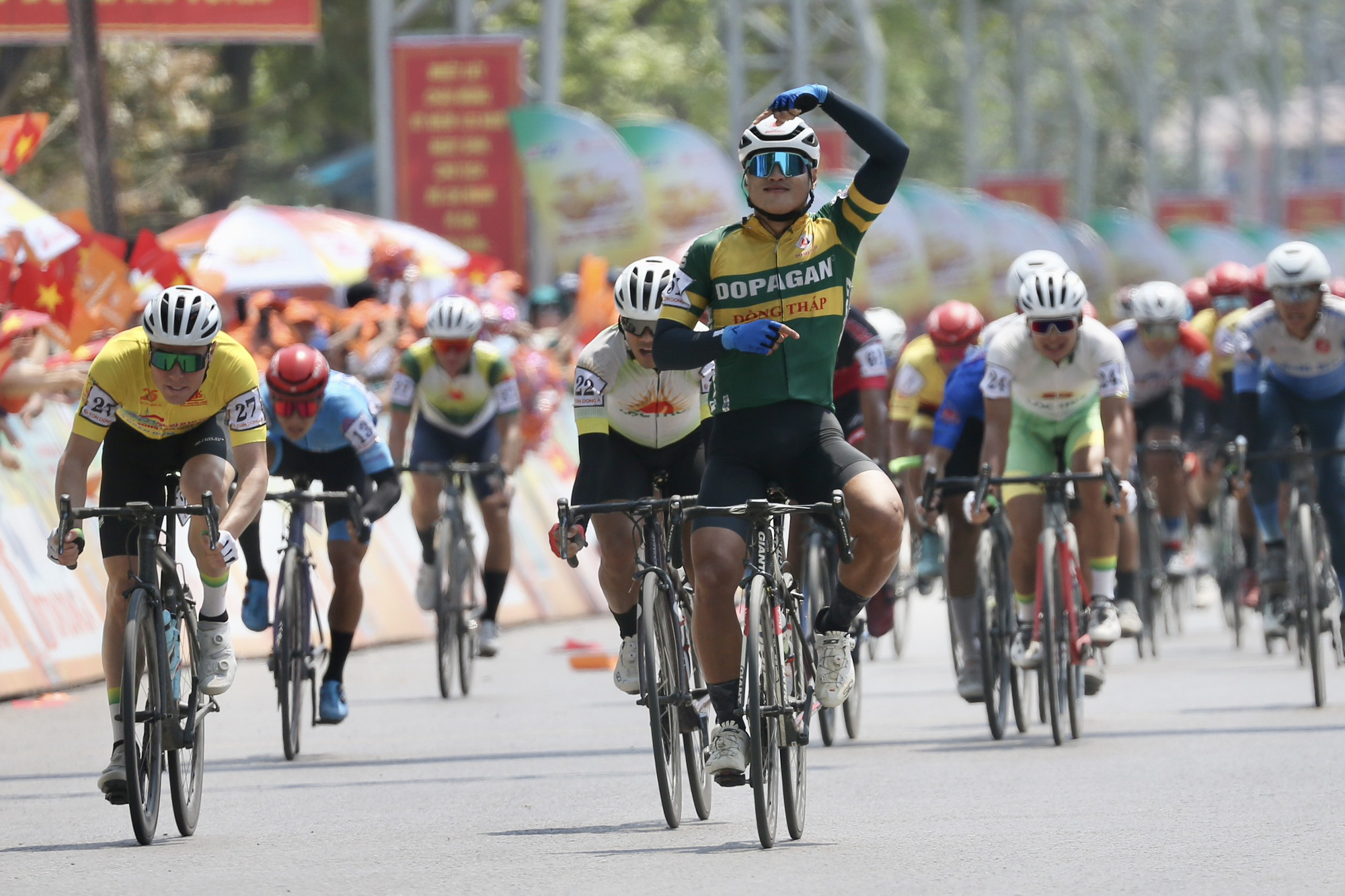 Vietnamese biker claims stage win at annual national race