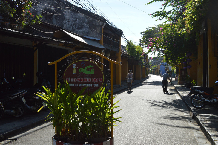Hoi An’s entry fee mandate sparks controversy among foreigners