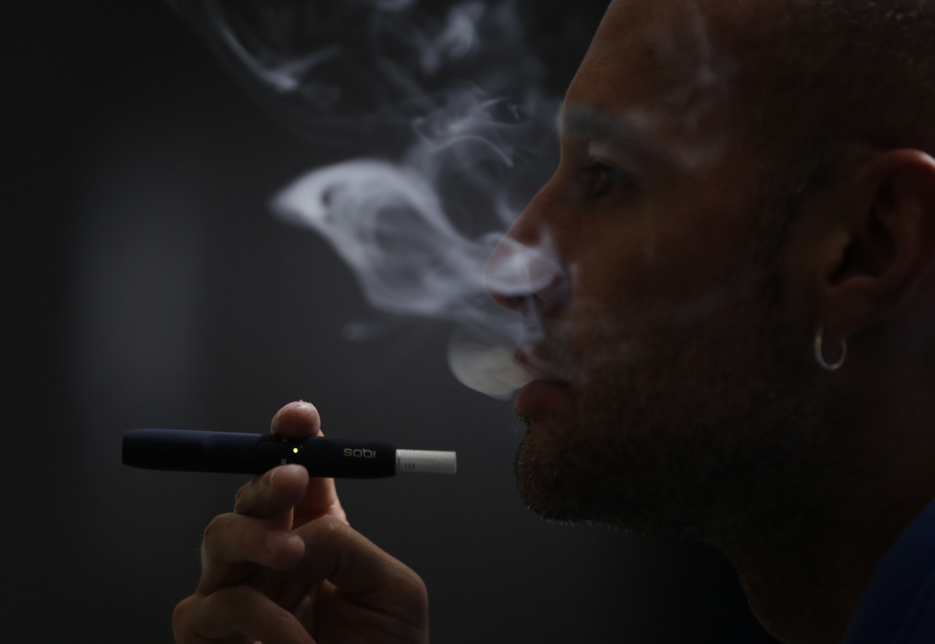 Students hospitalized due to e-cigarettes in Hanoi