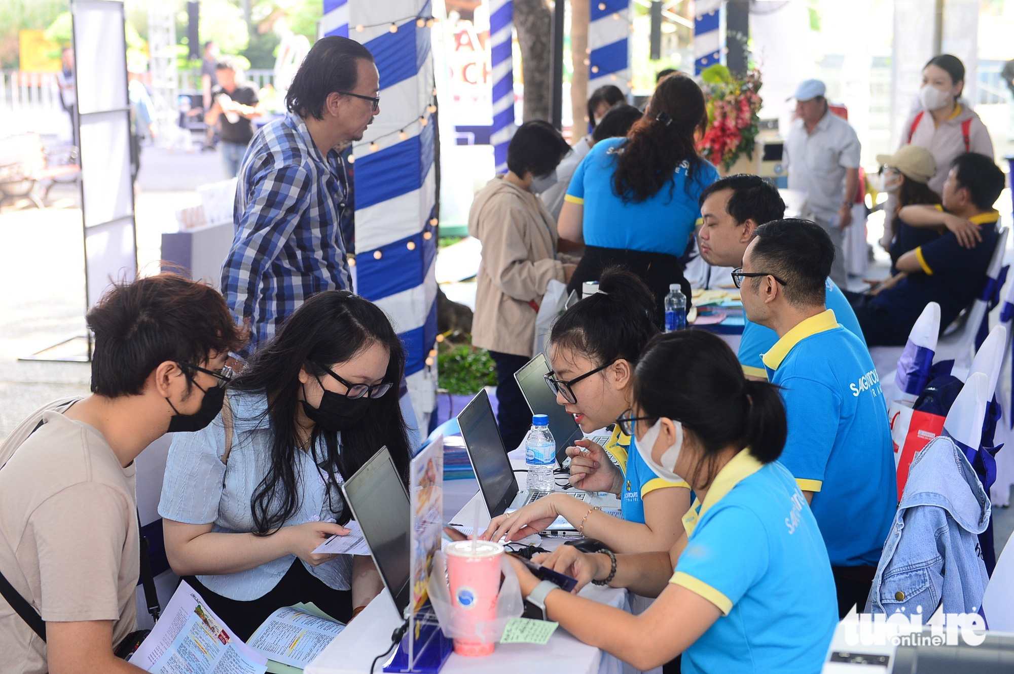 Holiday tours sell like hot cakes at Ho Chi Minh City tourism fest