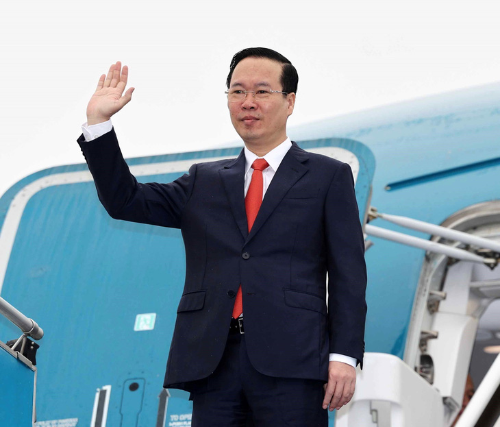 Vietnamese state president starts official visit to Laos