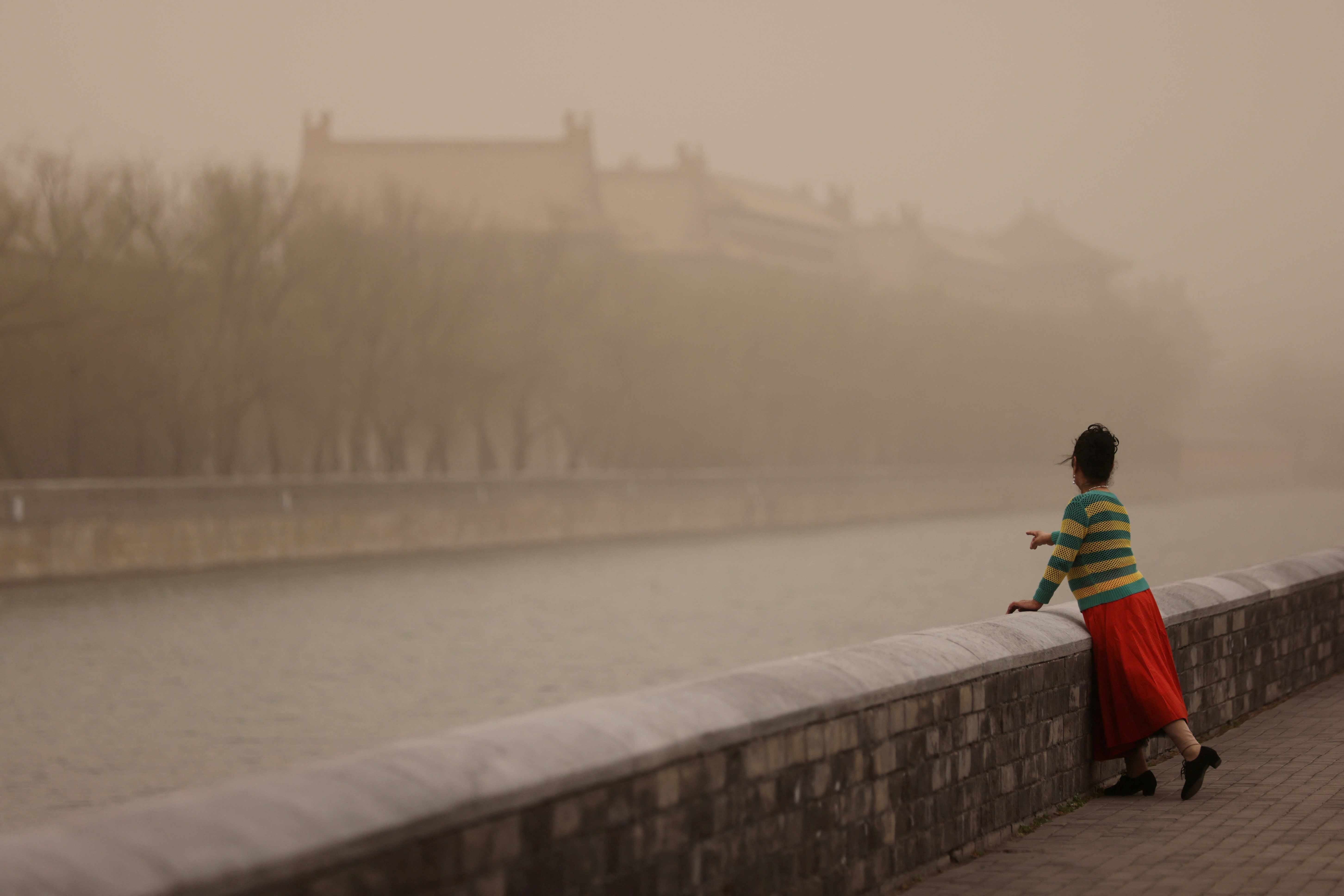 Sandstorms, dangerous pollution return to Beijing