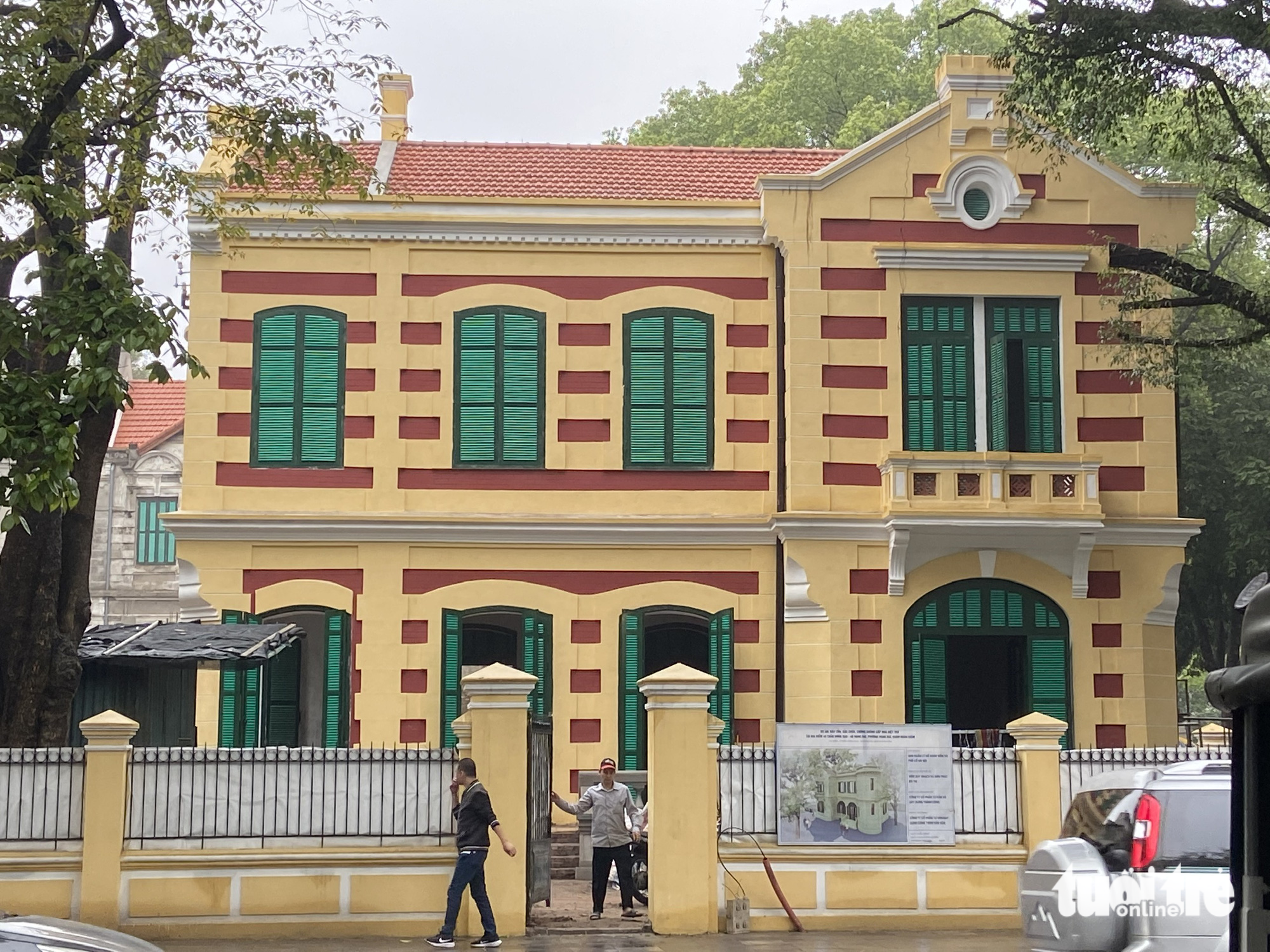 Hanoi people denounce new colors of old French villa