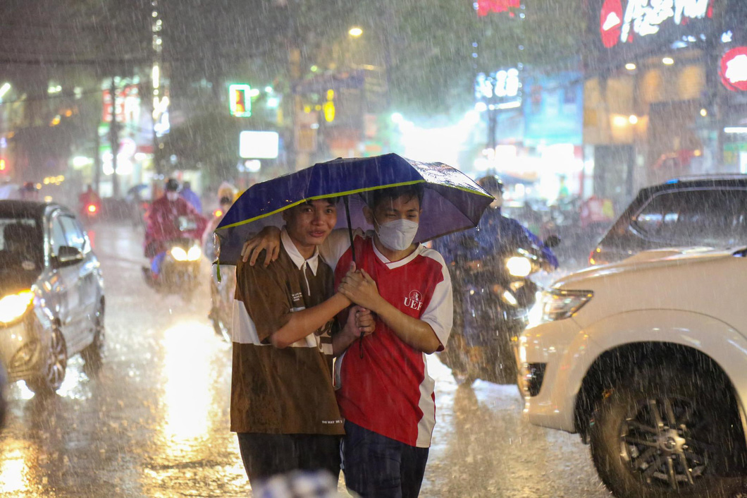 Much-awaited downpour cools down Ho Chi Minh City