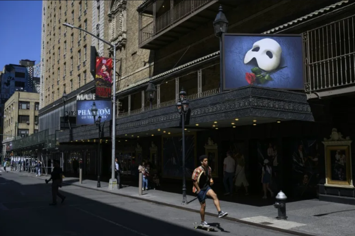 'Phantom of the Opera' ends record run with final Broadway bow