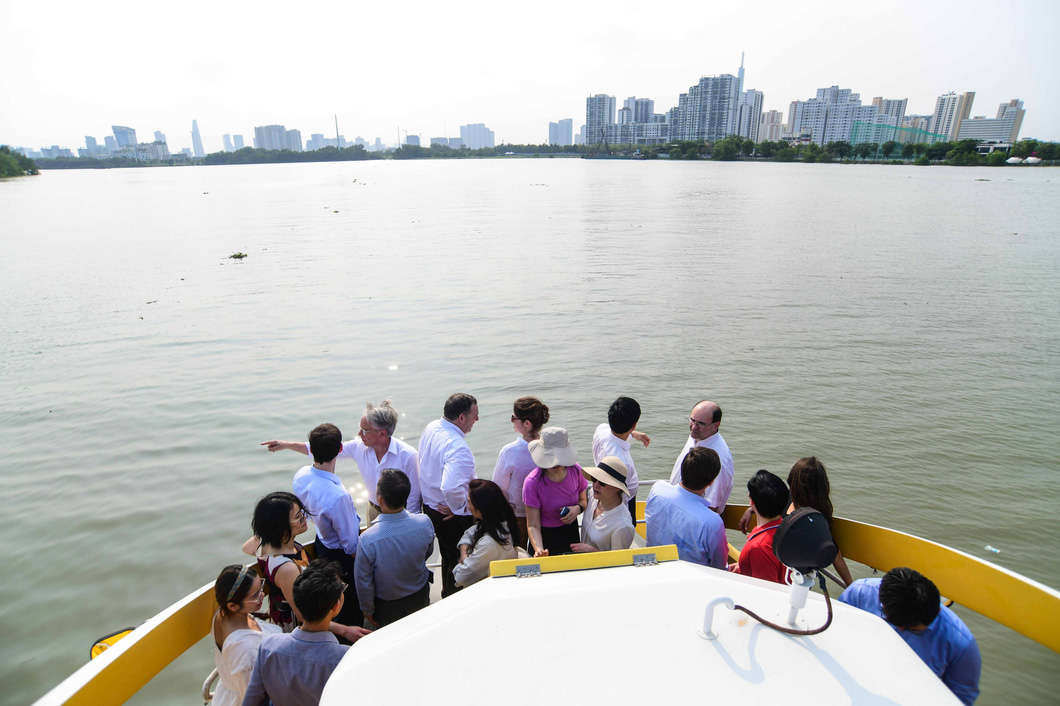 French experts, Ho Chi Minh City authorities jointly conduct Saigon River survey