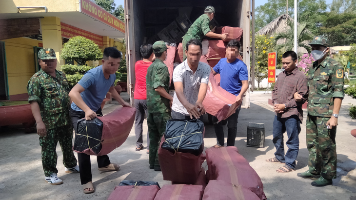 Vietnam’s border guards bust massive cigarette trafficking ring