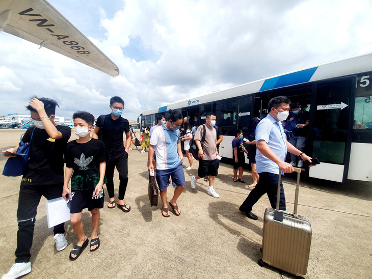 Airfares plunge amid holiday in Vietnam
