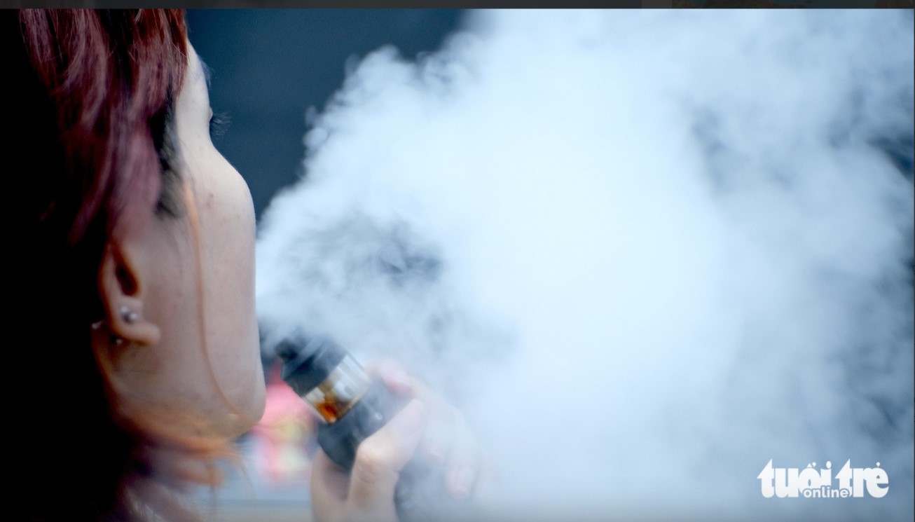 Buying e-cigarettes a piece of cake to teens in Vietnam