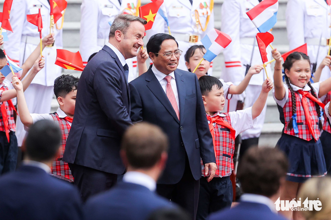 Vietnamese prime minister hosts welcome ceremony for Luxembourg counterpart