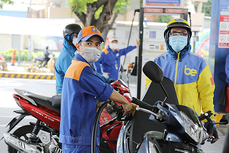 Fuel prices fall in Vietnam