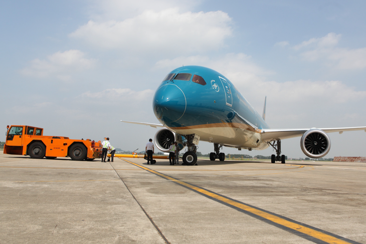 Vietnam Airlines pilot suspended after initially testing positive for illicit drug