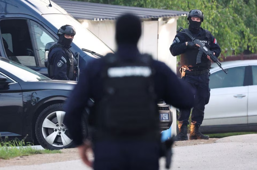 Eight dead in second Serbian shooting, police hunt killer