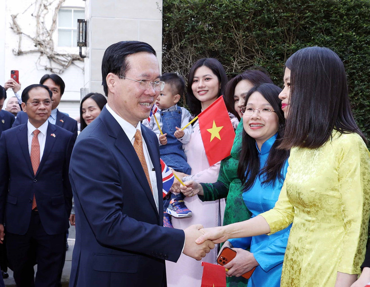 State President Vo Van Thuong meets Vietnamese community in UK