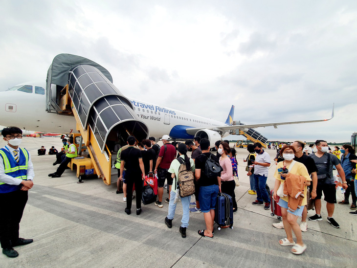 Vietnam’s airlines add planes for summer travel season