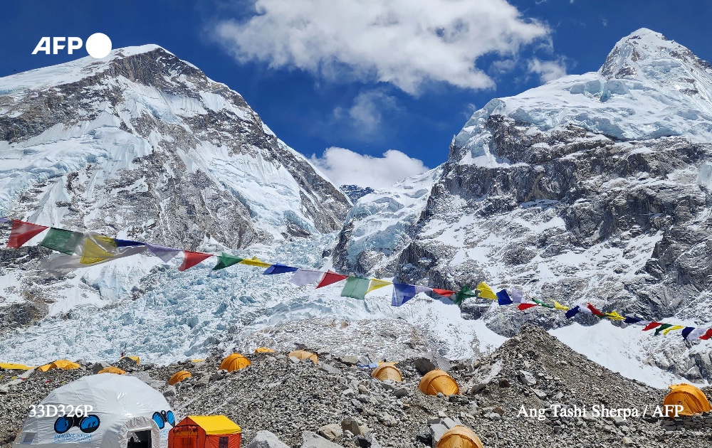 Nepali climbers kick-start this year's Everest summits