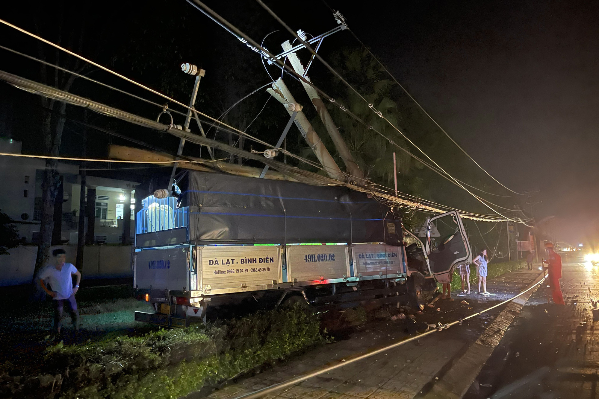 Truck hits power poles, causes massive blackout in southern Vietnam
