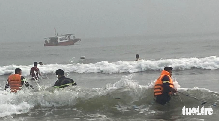 2 students drown off beach in north-central Vietnam