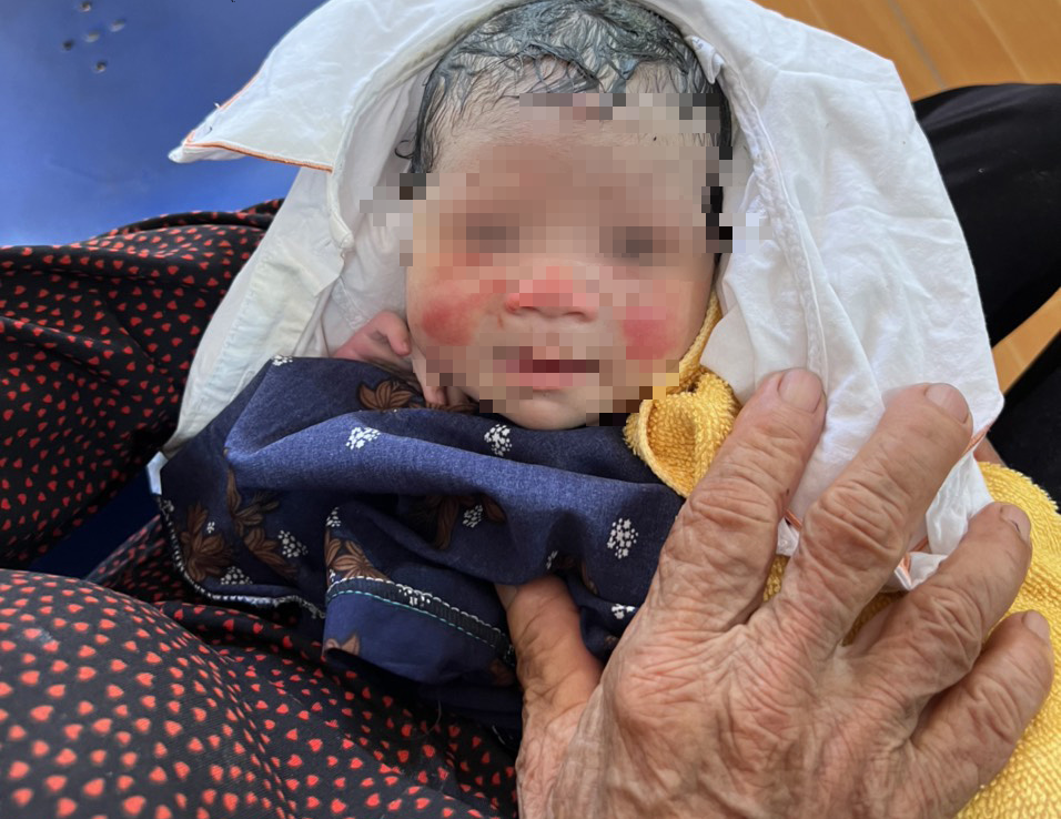 Abandoned newborn with umbilical cord still attached found in northern Vietnam