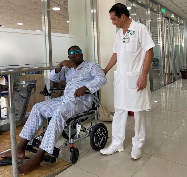Ho Chi Minh City hospital successfully treats Canadian man with 8-year paraplegia