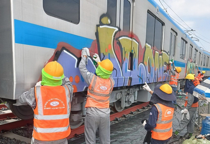 Foreigners smear Ho Chi Minh City metro cars: police